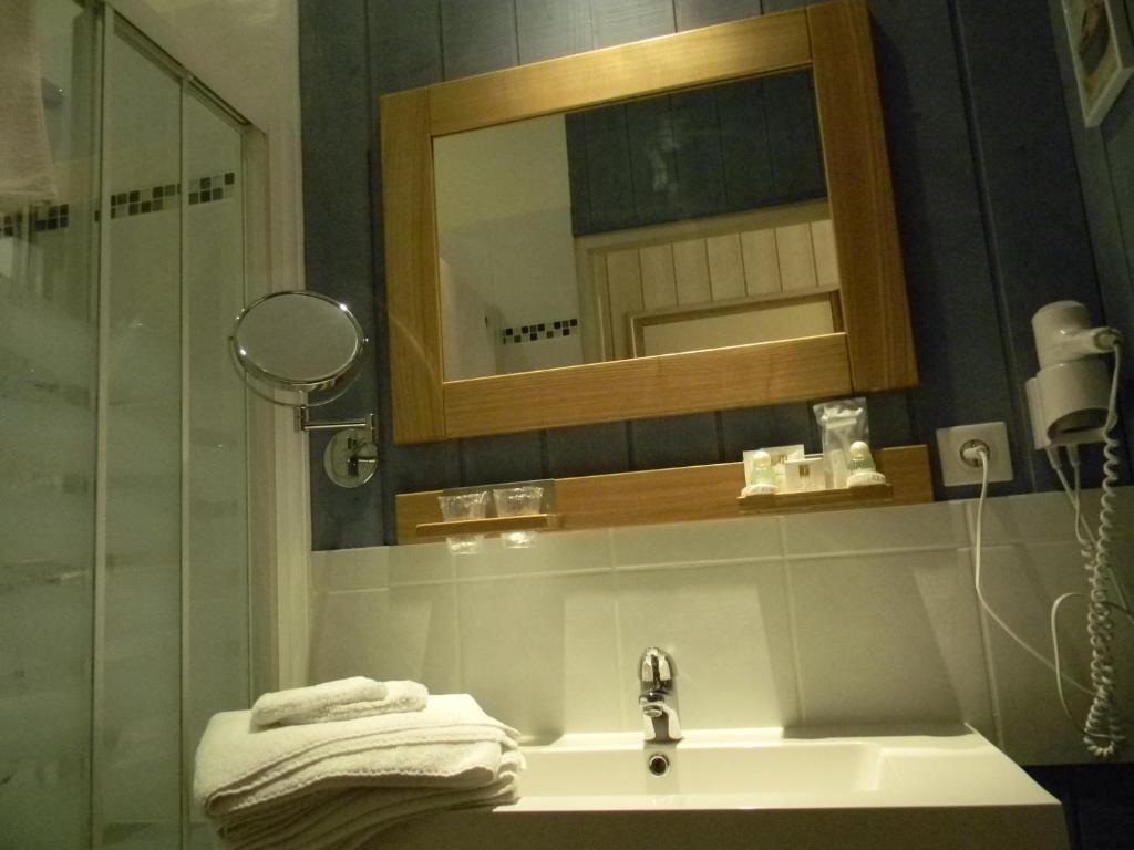 Logis Relais Des Cailleres Hotel Saint Pavace Phòng bức ảnh