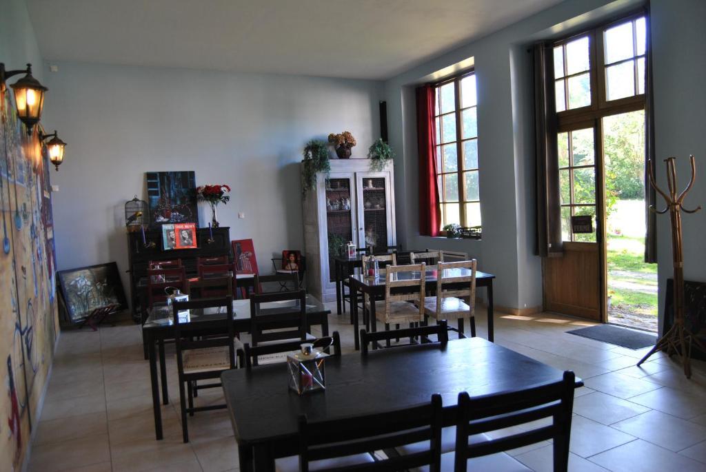 Logis Relais Des Cailleres Hotel Saint Pavace Ngoại thất bức ảnh